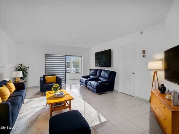 3990 NW 42nd Ave, Unit 403, Lauderdale Lakes, FL 33319