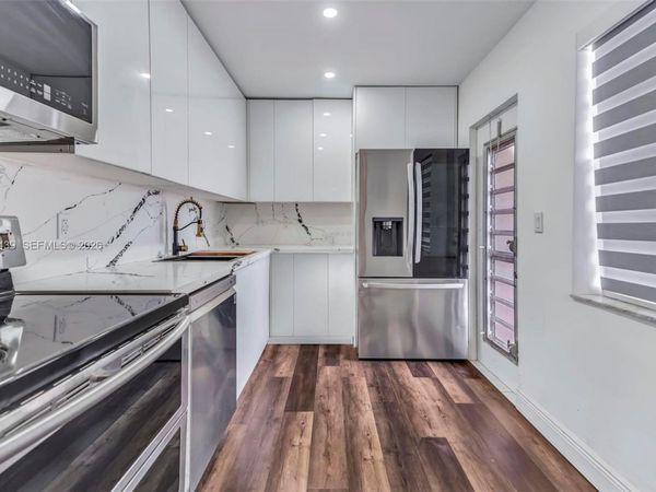 3990 NW 42nd Ave, Unit 403, Lauderdale Lakes, FL 33319