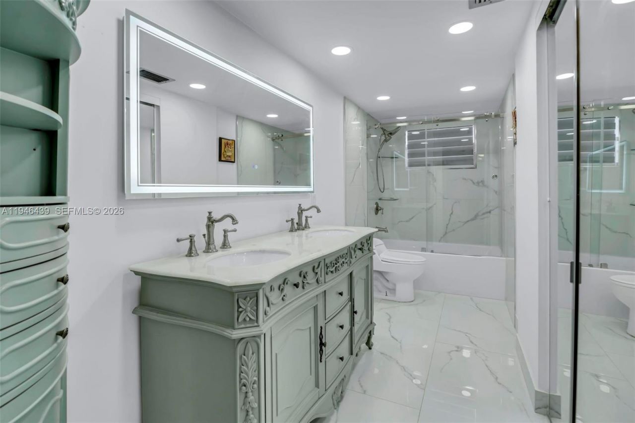 3990 NW 42nd Ave, Unit 403, Lauderdale Lakes, FL 33319 Photo