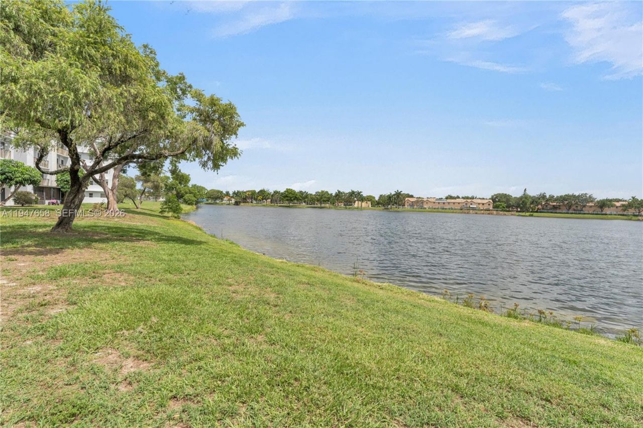 8560 N Sherman Cir , Unit 208, Miramar, FL 33025 Photo