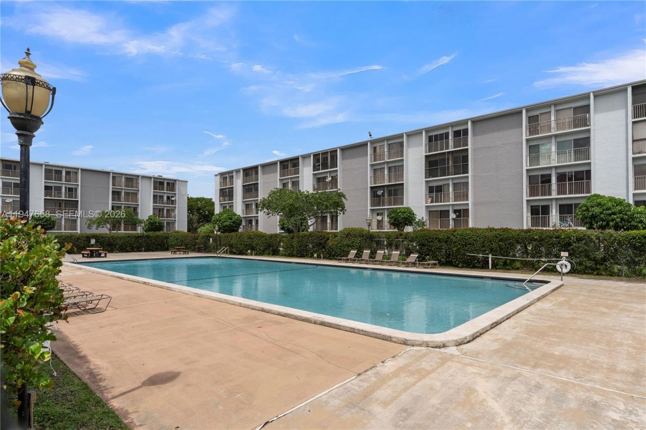 8560 N Sherman Cir , Unit 208, Miramar, FL 33025 Photo