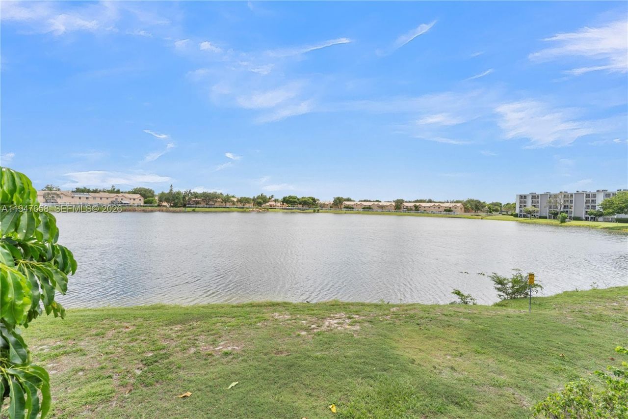 8560 N Sherman Cir , Unit 208, Miramar, FL 33025 Photo
