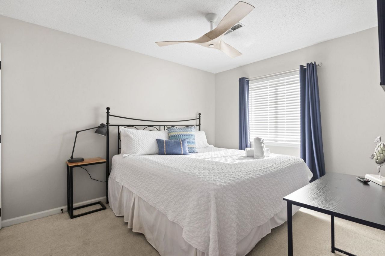 3700 Golf Colony Lane Photo 3