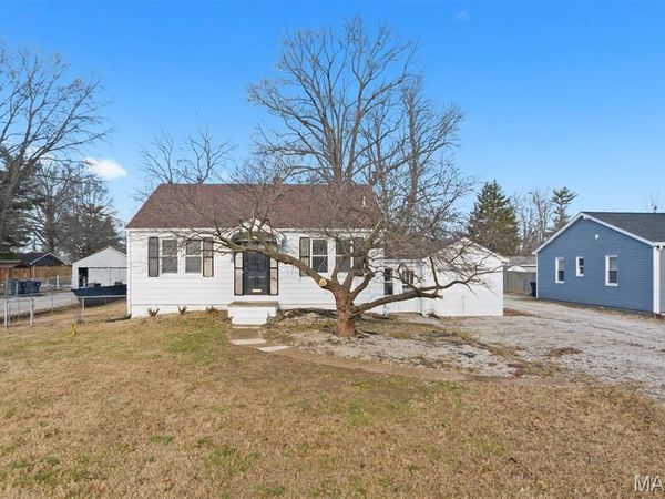 2105 E B Street, Belleville, IL 62221