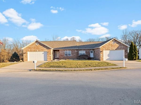 1675 Lakepointe Estates Drive, O'Fallon, IL 62269