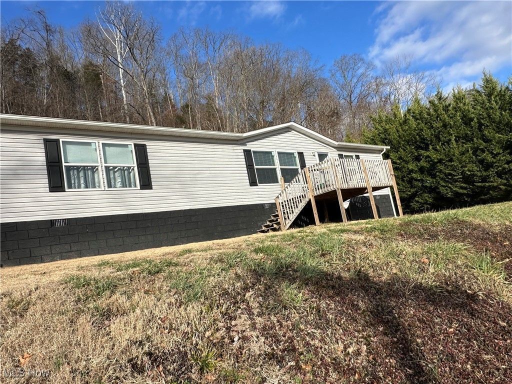 1119 Strawberry Road, Saint Albans, WV 25177 Main Photo