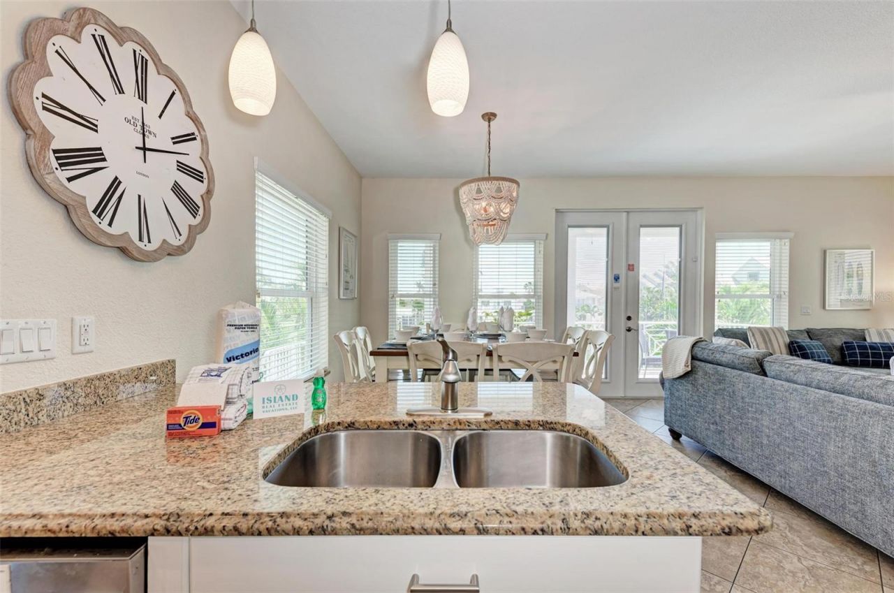 203 N Harbor Drive, Holmes Beach, FL 34217 Photo