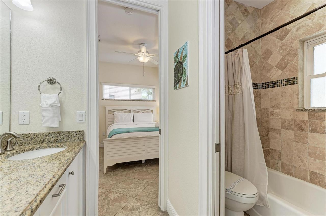 203 N Harbor Drive, Holmes Beach, FL 34217 Photo