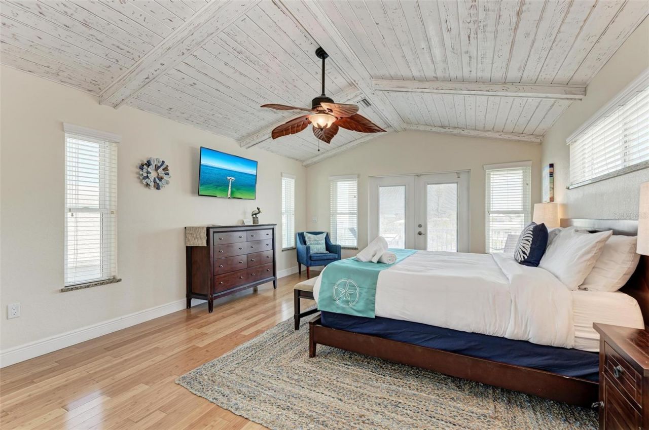 203 N Harbor Drive, Holmes Beach, FL 34217 Photo