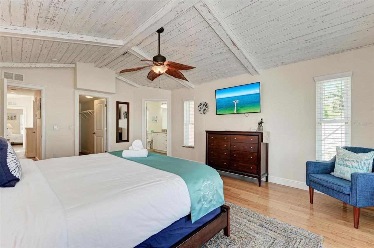 203 N Harbor Drive, Holmes Beach, FL 34217 Photo