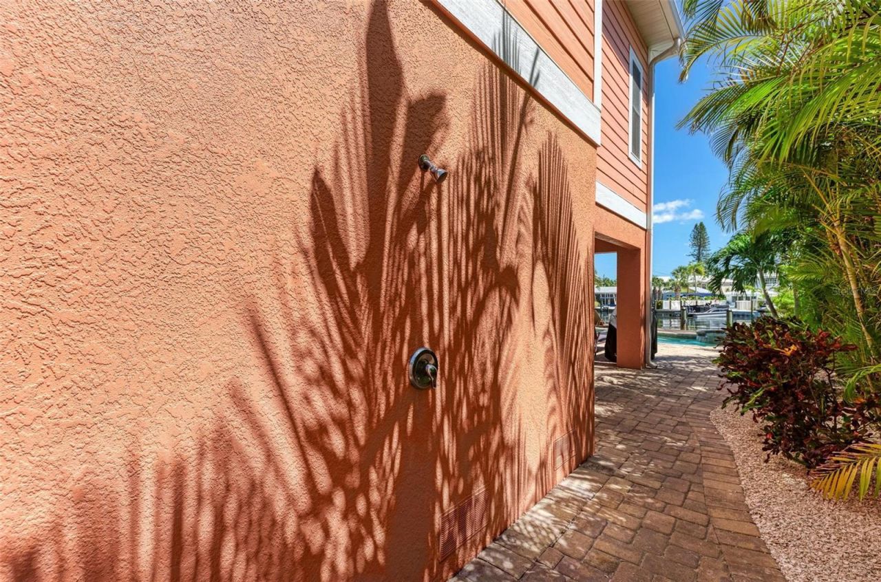 203 N Harbor Drive, Holmes Beach, FL 34217 Photo