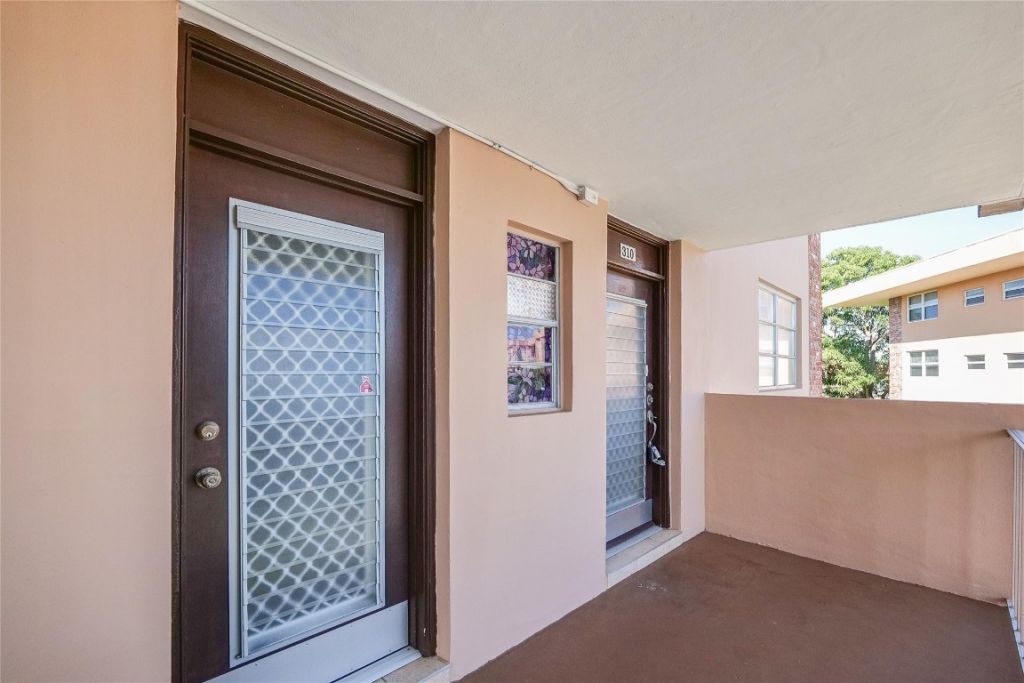 2951 NW 46th Avenue, Unit 310, Lauderdale Lakes, FL 33313 Photo