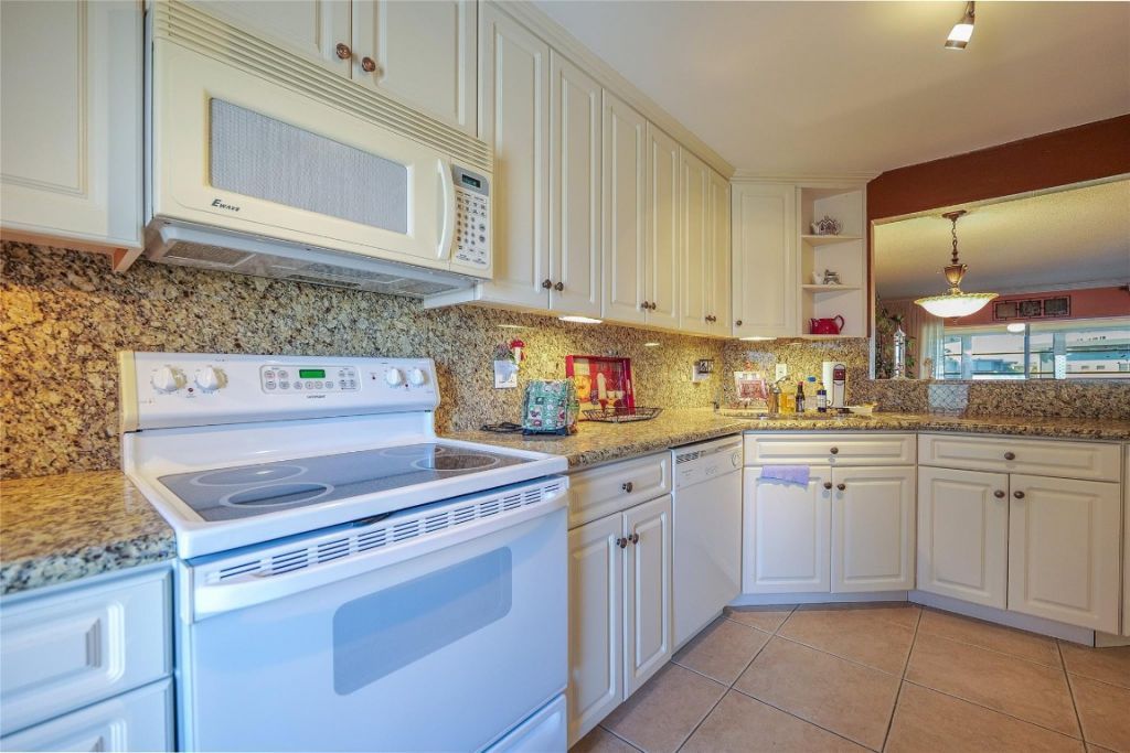 2951 NW 46th Avenue, Unit 310, Lauderdale Lakes, FL 33313 Photo