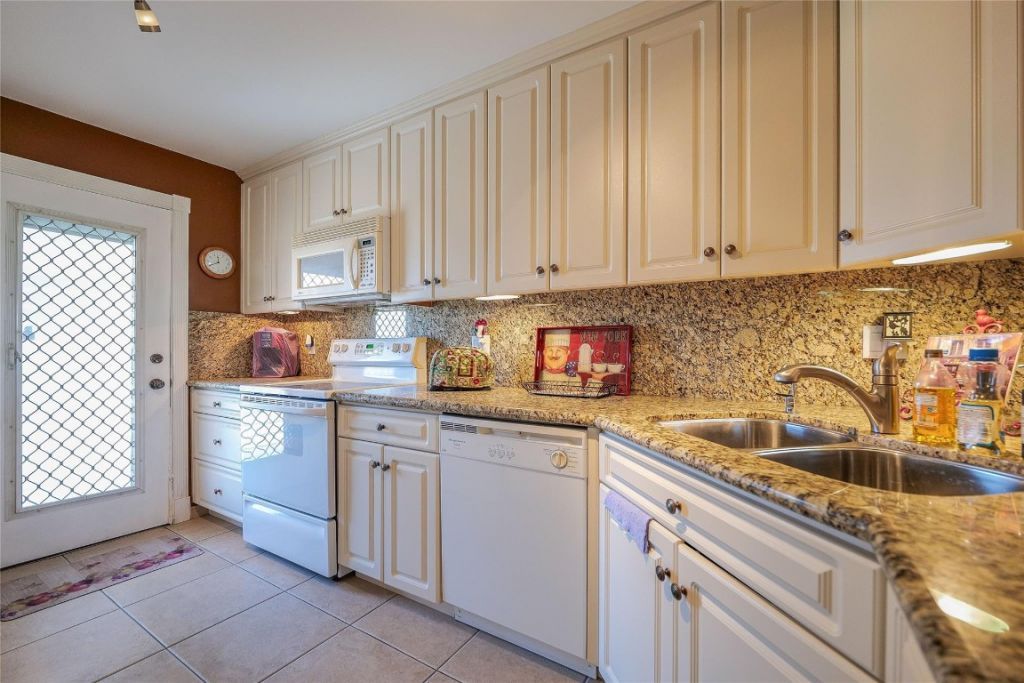 2951 NW 46th Avenue, Unit 310, Lauderdale Lakes, FL 33313 Photo