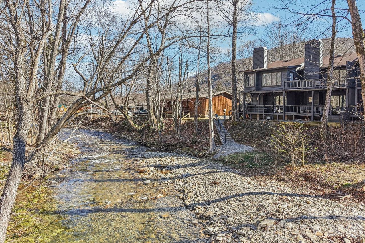 129 Riverside Villa Drive, Maggie Valley, NC 28751 Main Photo