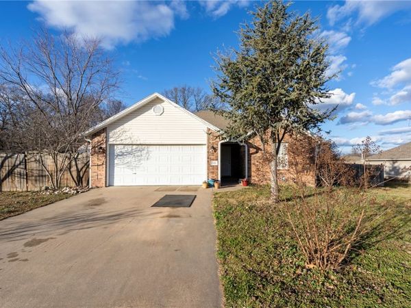 610 Avalon Drive , Gentry, AR 72734
