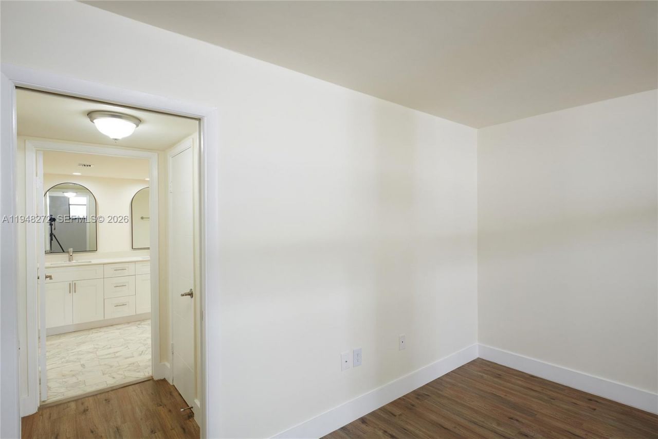 5845 Collins Ave, Unit 304, Miami Beach, FL 33140 Photo