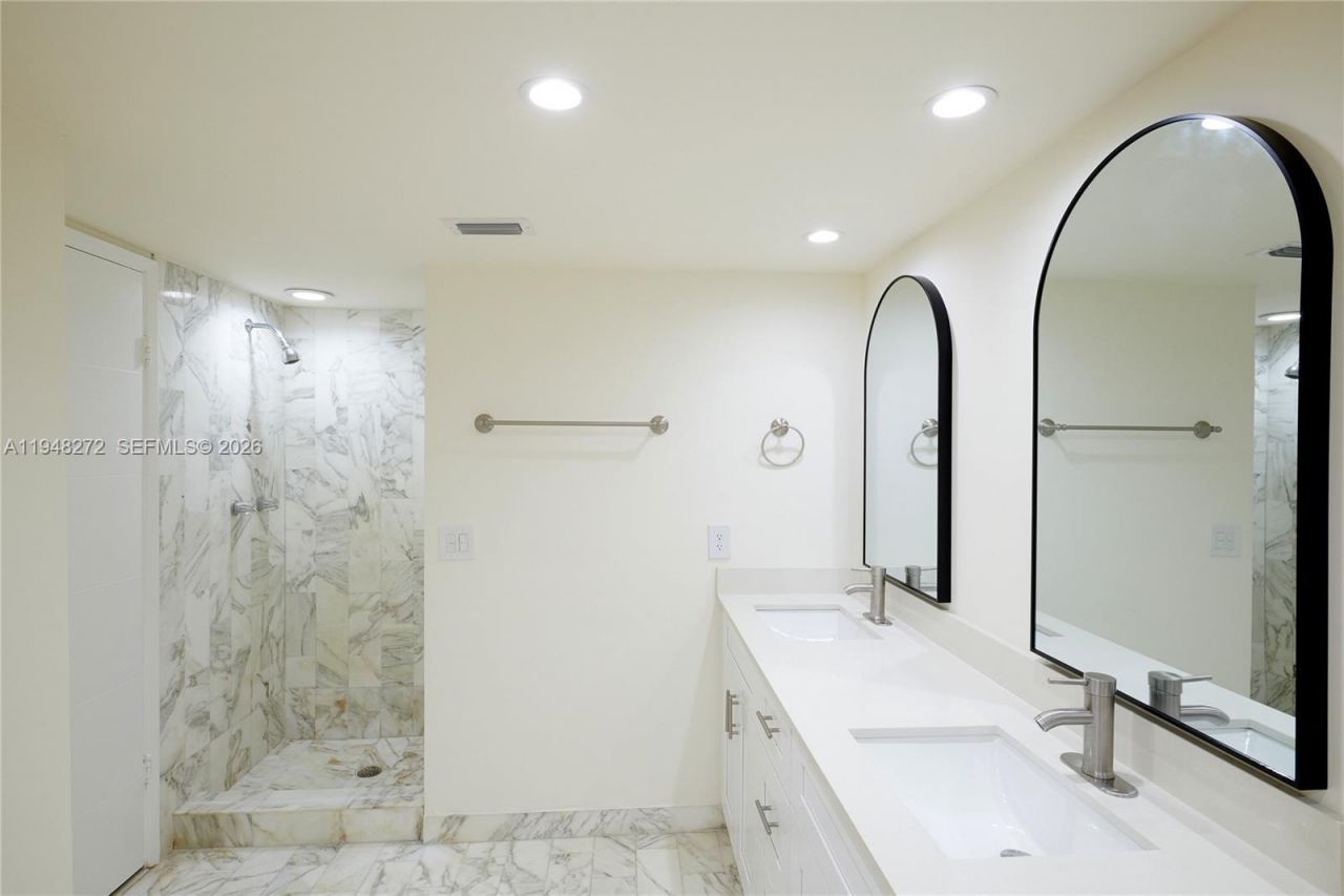 5845 Collins Ave, Unit 304, Miami Beach, FL 33140 Photo