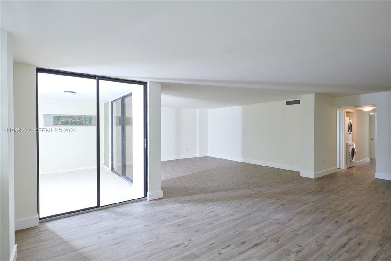 5845 Collins Ave, Unit 304, Miami Beach, FL 33140 Photo