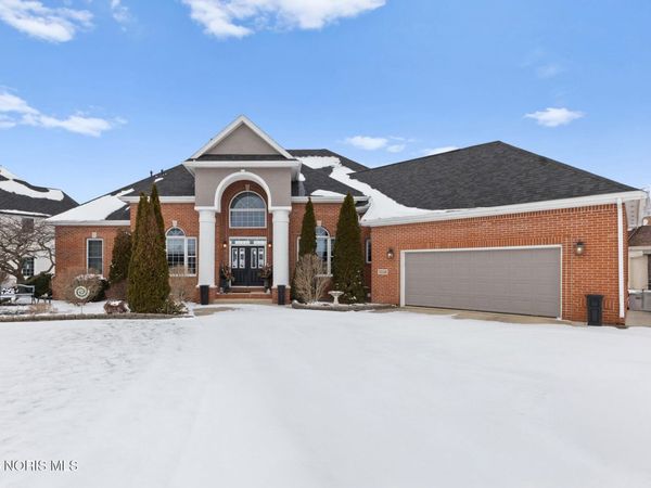 1338 Pine Valley Drive, Bowling Green, OH 43402