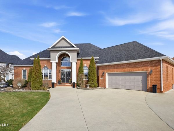 1338 Pine Valley Drive, Bowling Green, OH 43402