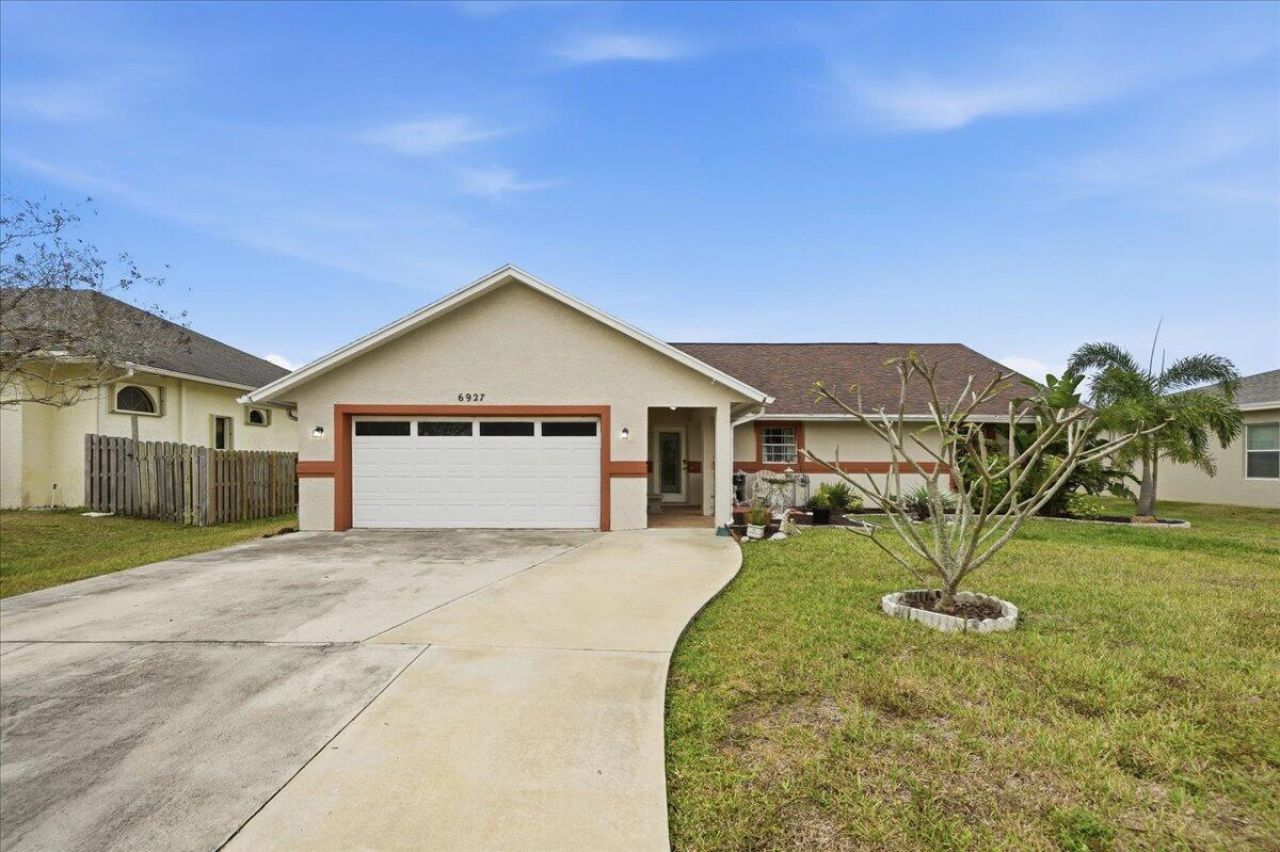 6927 NW Hershy Circle, Port Saint Lucie, FL 34983 Photo