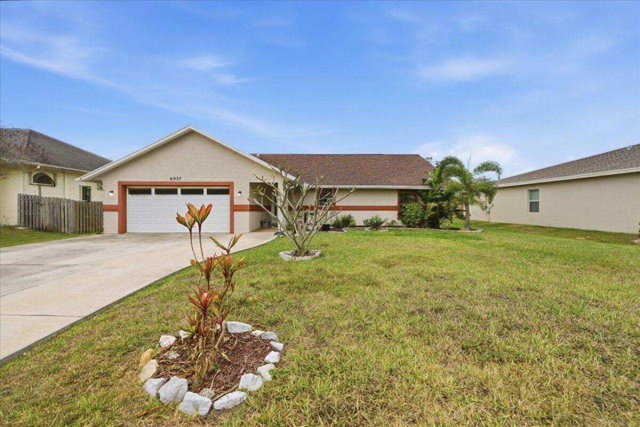 6927 NW Hershy Circle, Port Saint Lucie, FL 34983 Photo