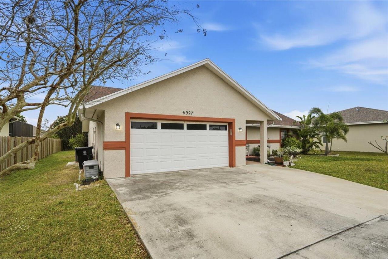 6927 NW Hershy Circle, Port Saint Lucie, FL 34983 Photo