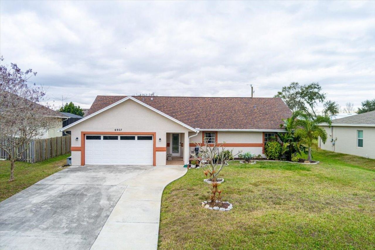 6927 NW Hershy Circle, Port Saint Lucie, FL 34983 Photo