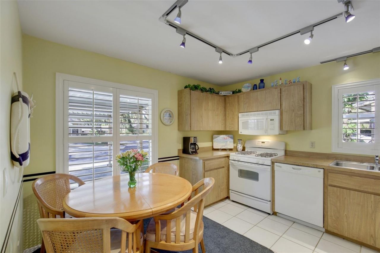 4962 Village Gardens Drive, Unit 141, Sarasota, FL 34234 Photo