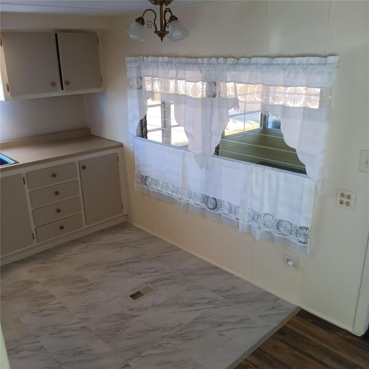 810 49th Avenue W, Bradenton, FL 34207 Photo