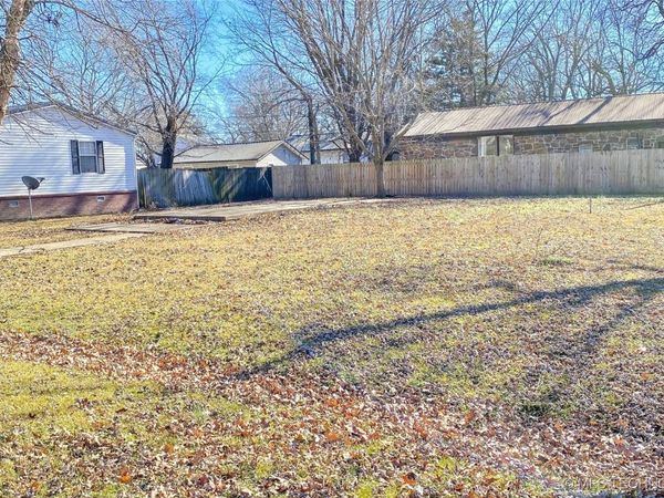 320 W Maple Street , Stilwell, OK 74960