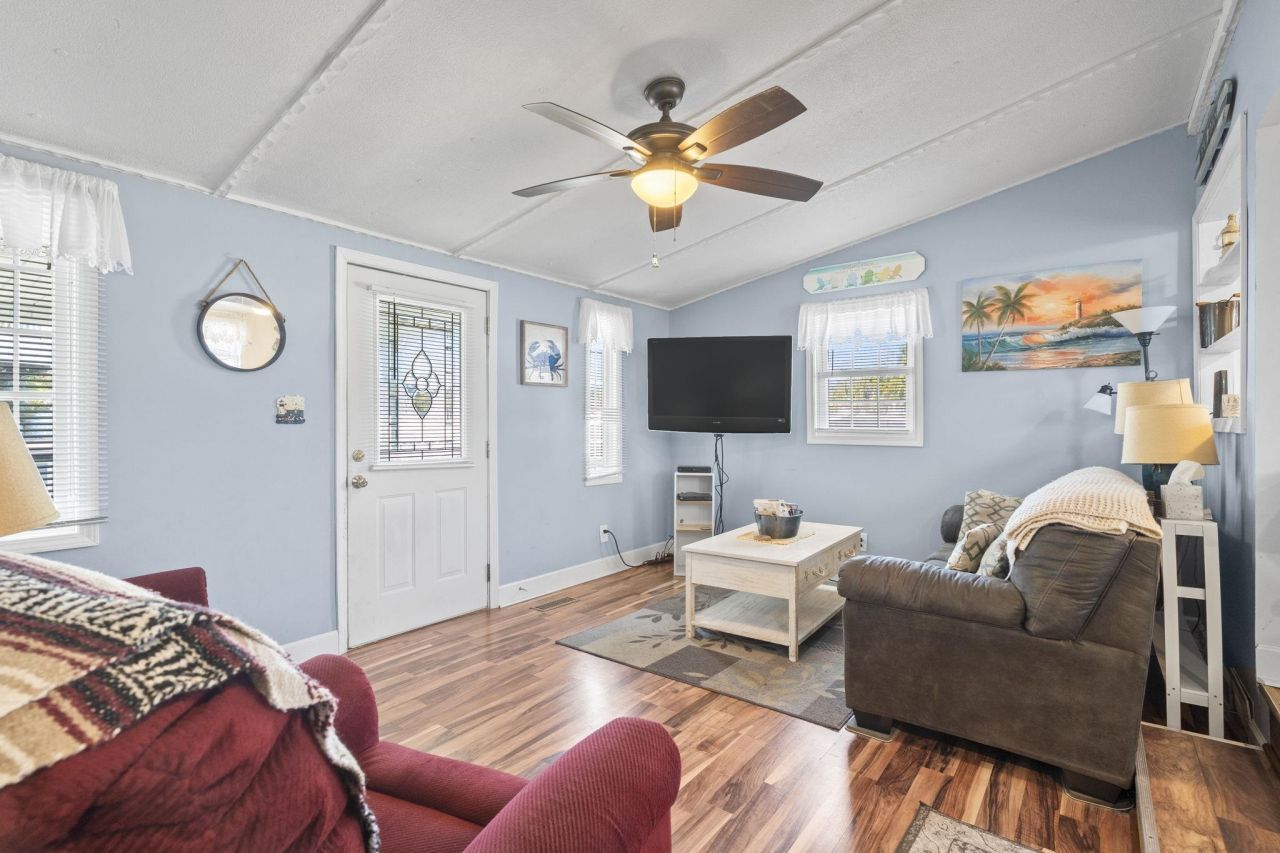 6001-1818 S Kings Hwy. Photo 6