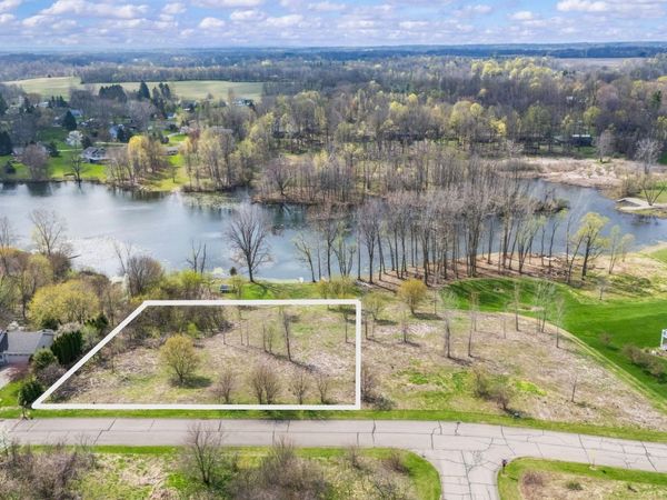 2686 W Lakeland Drive, Unit 34, Berrien Springs, MI 49103