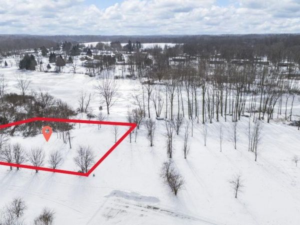 2686 W Lakeland Drive, Unit 34, Berrien Springs, MI 49103