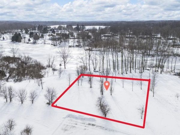 2658 W Lakeland Drive, Unit 35, Berrien Springs, MI 49103