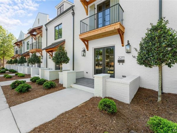 2211 Paul W Bryant Drive, Tuscaloosa, AL 35401