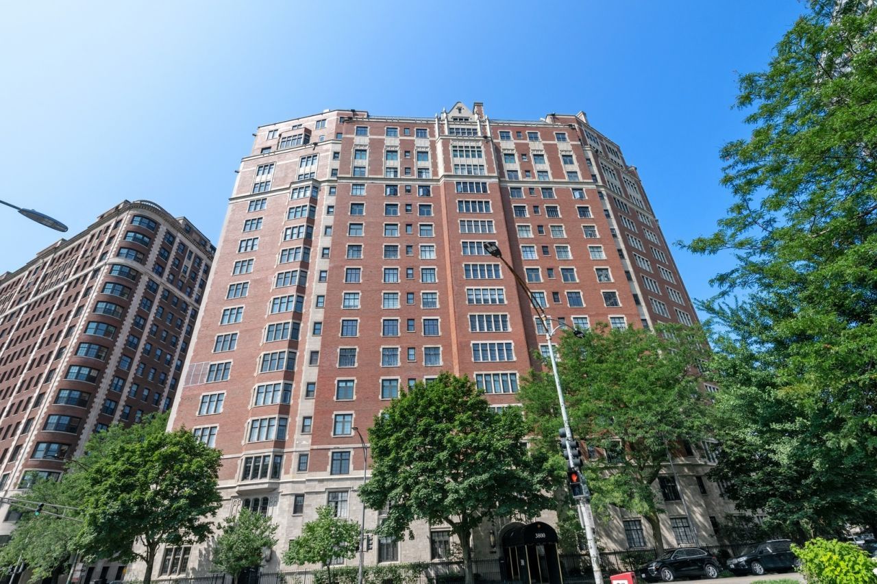 3800 N LAKE SHORE Drive, Chicago, IL 60613