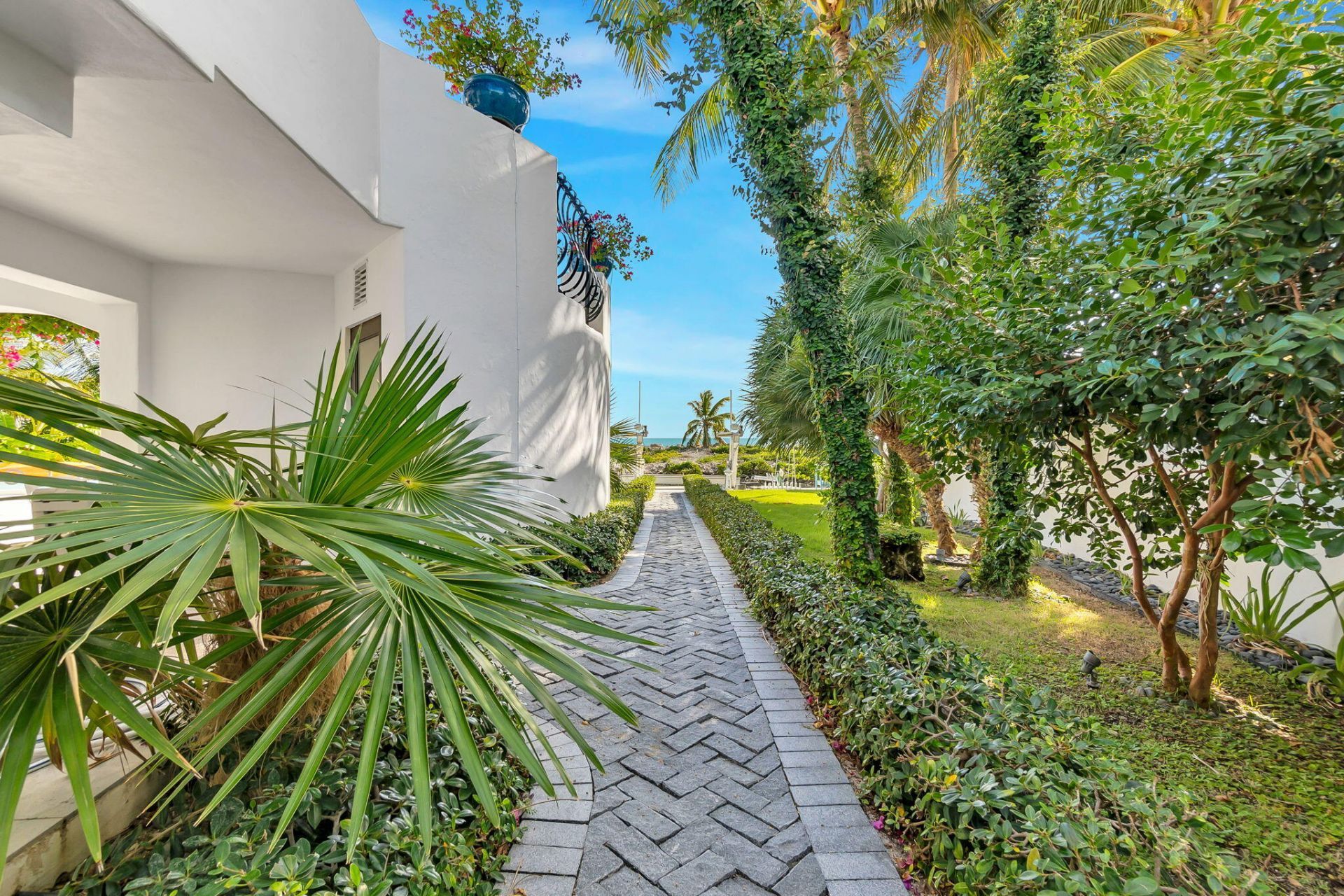 210 W Seaview Circle, Duck Key, FL 33050 Photo