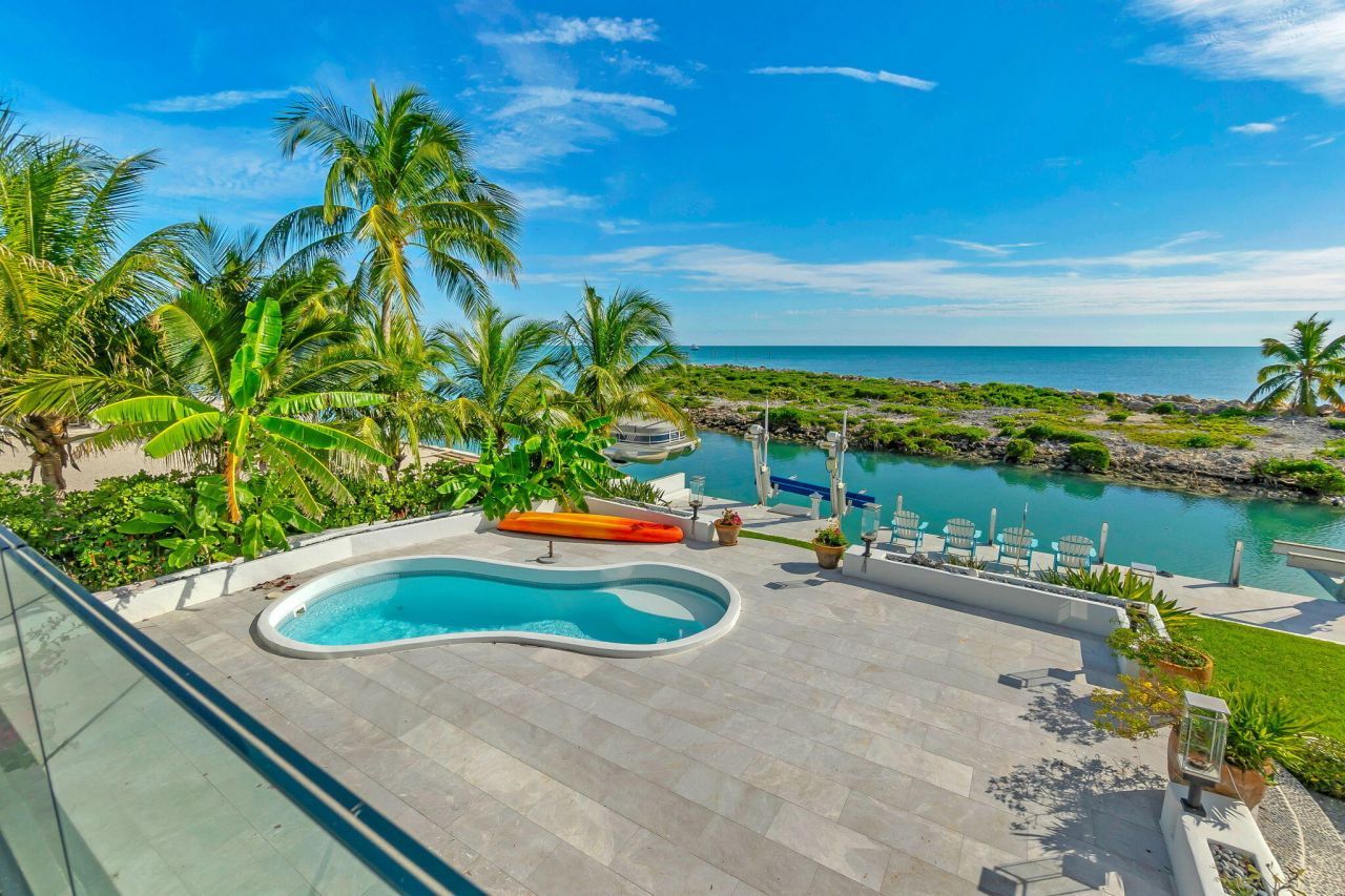 210 W Seaview Circle, Duck Key, FL 33050 Photo