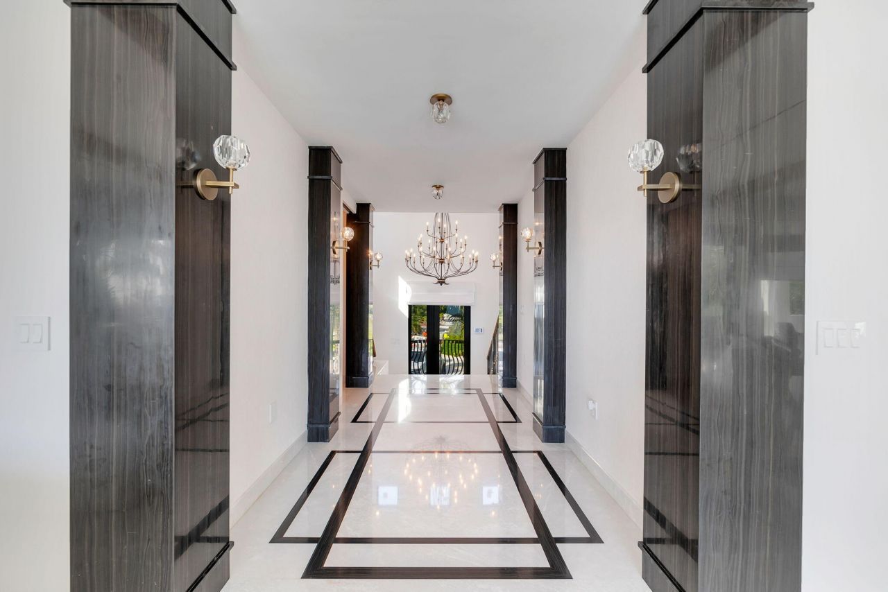 210 W Seaview Circle, Duck Key, FL 33050 Photo