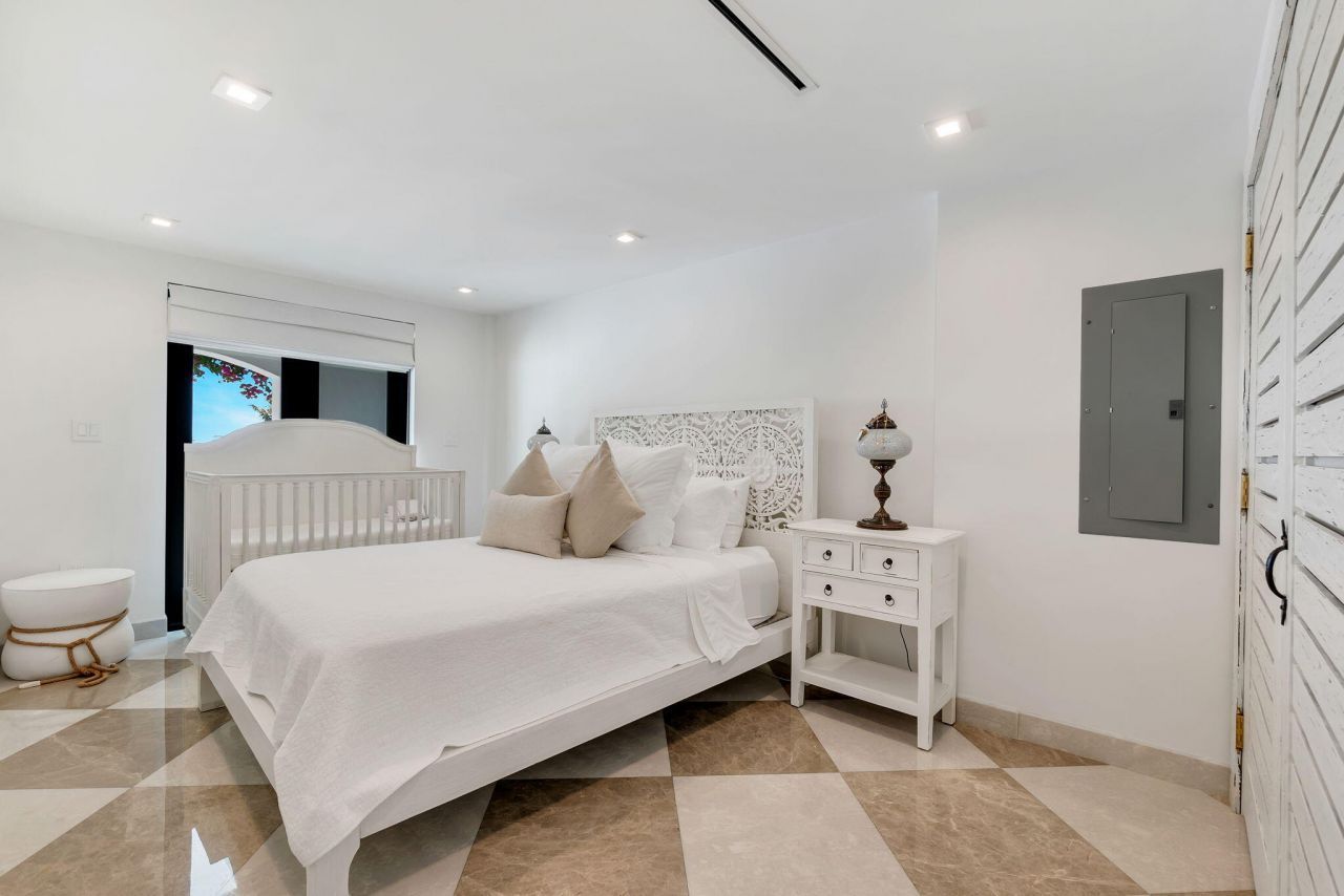 210 W Seaview Circle, Duck Key, FL 33050 Photo