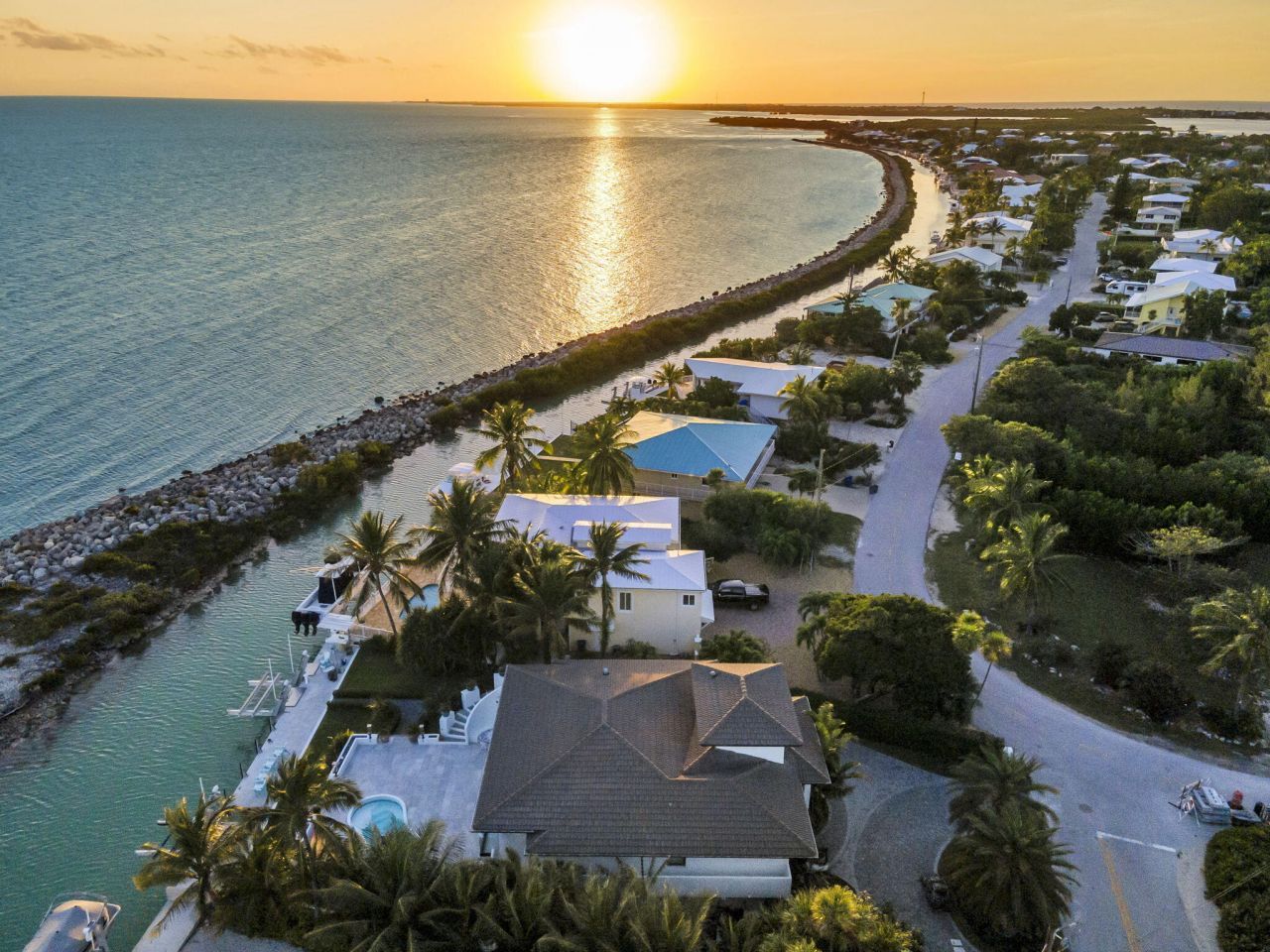 210 W Seaview Circle, Duck Key, FL 33050 Photo