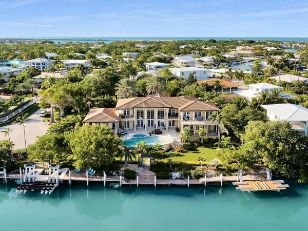 301 Ixora Street, Duck, FL 33050