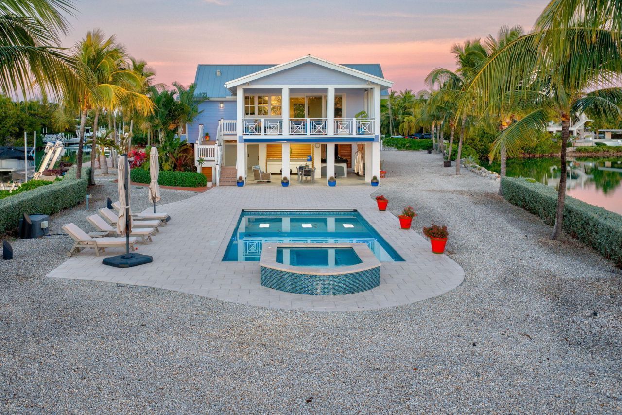 17013 Coral Drive, Sugarloaf, FL 33042 Photo