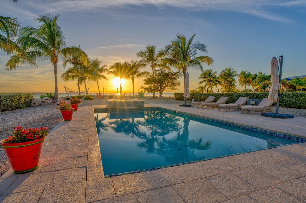 17013 Coral Drive, Sugarloaf, FL 33042 Photo