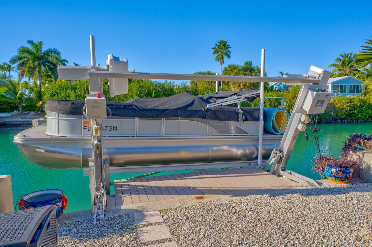 17013 Coral Drive, Sugarloaf, FL 33042 Photo