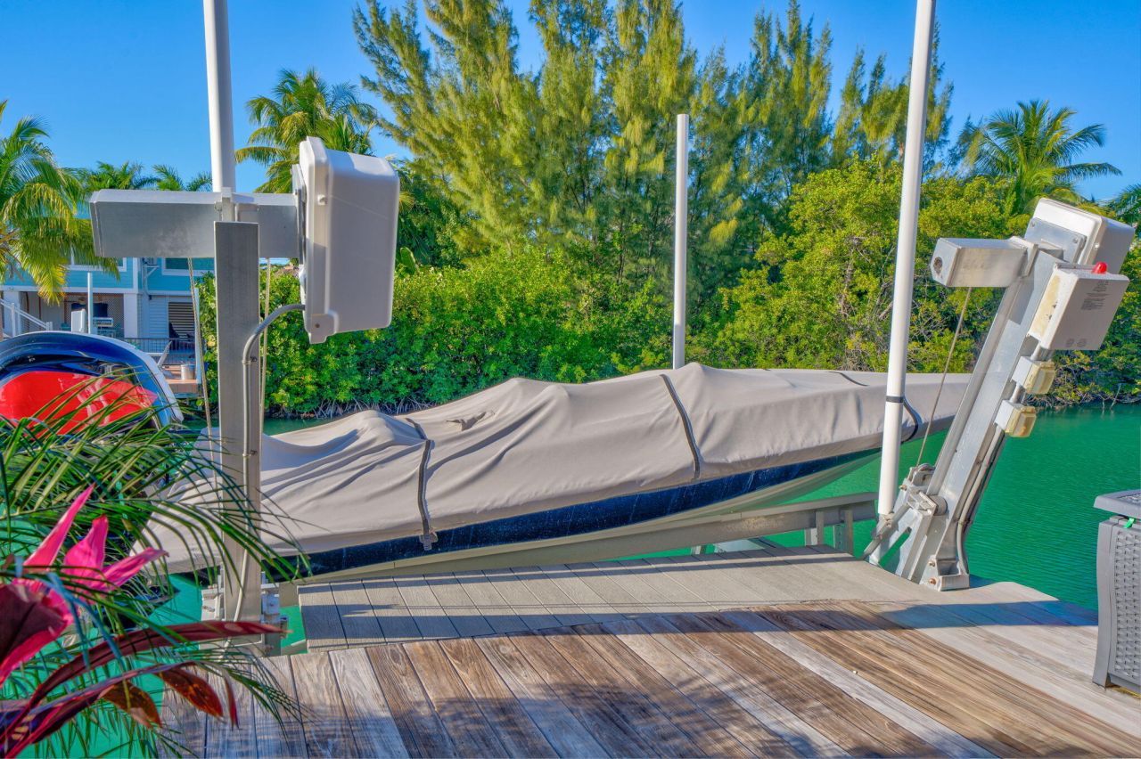 17013 Coral Drive, Sugarloaf, FL 33042 Photo