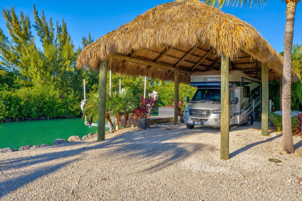 17013 Coral Drive, Sugarloaf, FL 33042 Photo