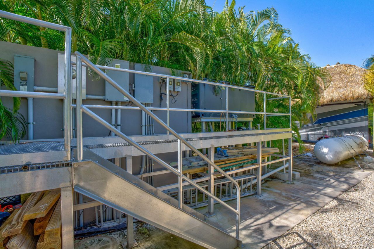 17013 Coral Drive, Sugarloaf, FL 33042 Photo